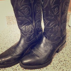 black ariat boots